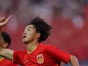 17岁小将赵松源迎成人国家队首秀，刷新国足最年轻出场纪录