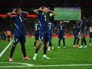 巴西4-2澳大利亚，维尼修斯、拉菲尼亚点射，吉马良斯破门
