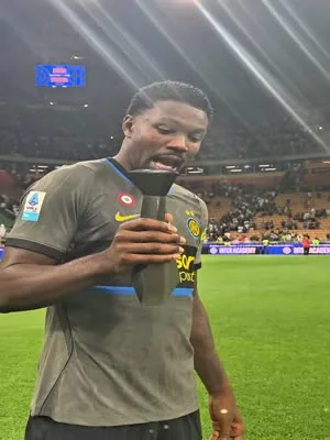 国米官方ins:灿烂笑容,献给伟大的MVP!