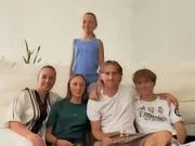 莫德里奇晒全家为自己庆生合照，儿子穿皇马球衣出镜