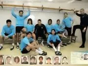 老照片：2007年，巴萨一线队中的拉玛西亚球员合影。