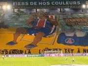 巴黎球迷用巨型TIFO致敬恩里克：别担心，欧洲是我们的