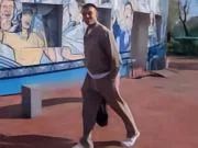 意媒:劳塔罗以一身运动又不失优雅的造型现身阿足协训练中心