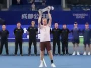 ATP250成都站决赛：弗基纳2-0胡尔卡奇成功夺冠