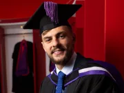 埃弗顿中场霍尔从PFA商学院毕业,获得全球足球体育总监文凭
