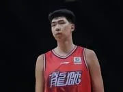 记者：徐昕今日办理签证，为前往美国NCAA打球做准备