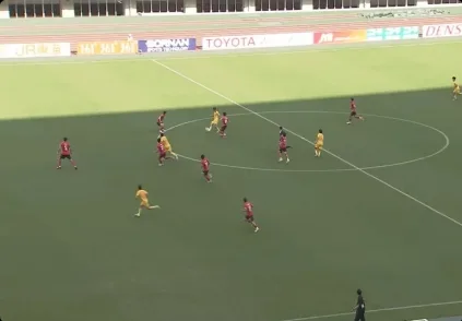 流畅反击!U23国足连续一脚出球打穿韩国,毛伟杰挑传王钰栋单刀