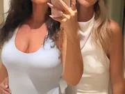 斯通斯妻子晒照，与莱因克尔女儿