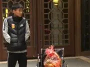 7年送果篮时并未染红,韦世豪国家队生涯首次吃到红牌