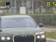 六台：维尼修斯于当地时间今日8时58分抵达皇马训练基地