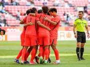 半场:国足亚运队1-1乌兹,蒯纪闻助攻胡荷韬破门