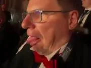 太阳报：阿尔沙文现场吐舌头嫌弃凯恩夺金球，被球迷喷惨