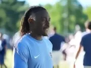 英格兰主场3-0捷克,埃泽赛后接受了媒体的采访。...