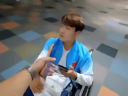 暖心，有中国球迷在名古屋机场为受伤的毛伟杰买药