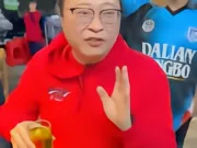成都球迷与大连球迷赛后喝酒,直言:心已经死了