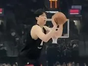 三分补扣空接样样有,开拓者官方晒杨瀚森队内训练赛集锦