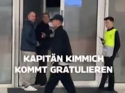 博主:基米希在安联观看了德国队比赛,赛后赴更衣室祝贺队友