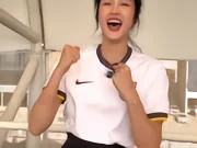 赵丽娜：中国足球太需要一场彻彻底底的胜利