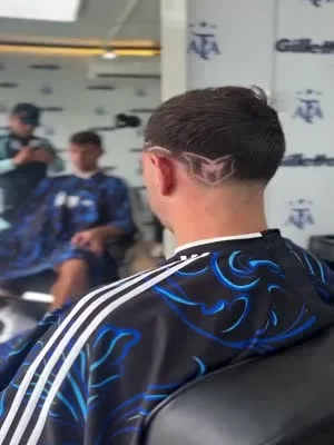 迪布将新发型献给莱奥 💇🏼♂️Ⓜ️埃米利亚诺·...
