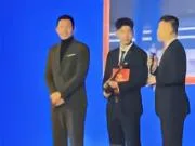 媒体人:杨晨曾两次给王钰栋颁奖,都是杨晨自己主动提出