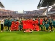 贺炜：“恭喜中国队！”我说给了很多其他队伍，但这一次送给国足
