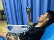 津媒:王秋明被踢掉两颗门牙仍随队出征,体现出他的职业态度